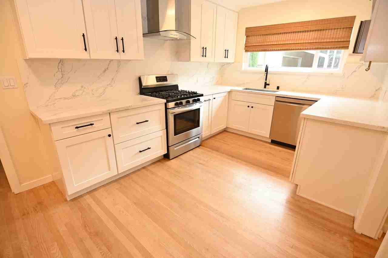 1394 Forrestal Ave - Photo 3 of 26
