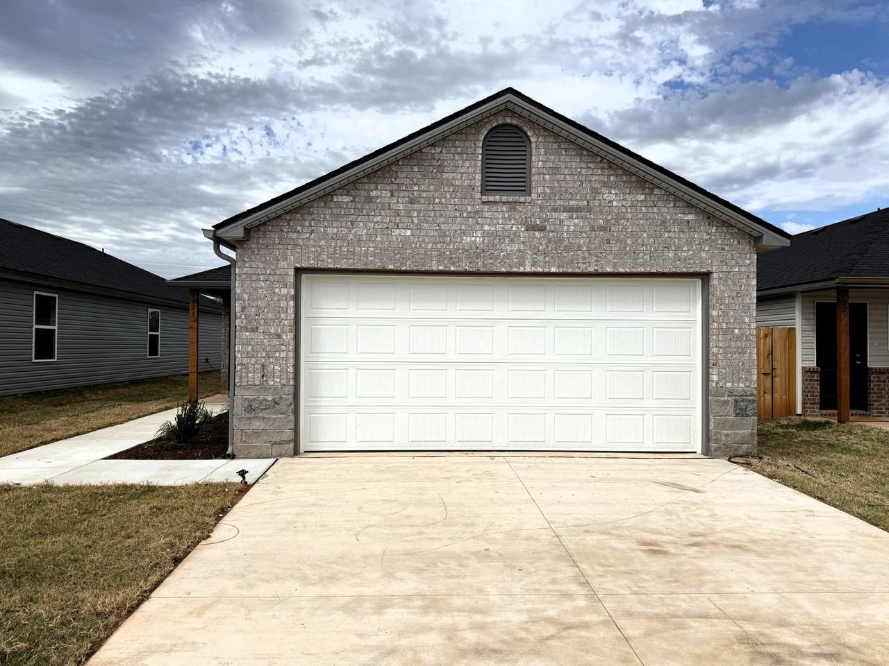 3625 Blue Ave - Photo 2 of 18