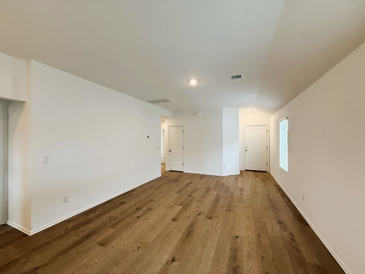 3625 Blue Ave - Photo 4 of 18