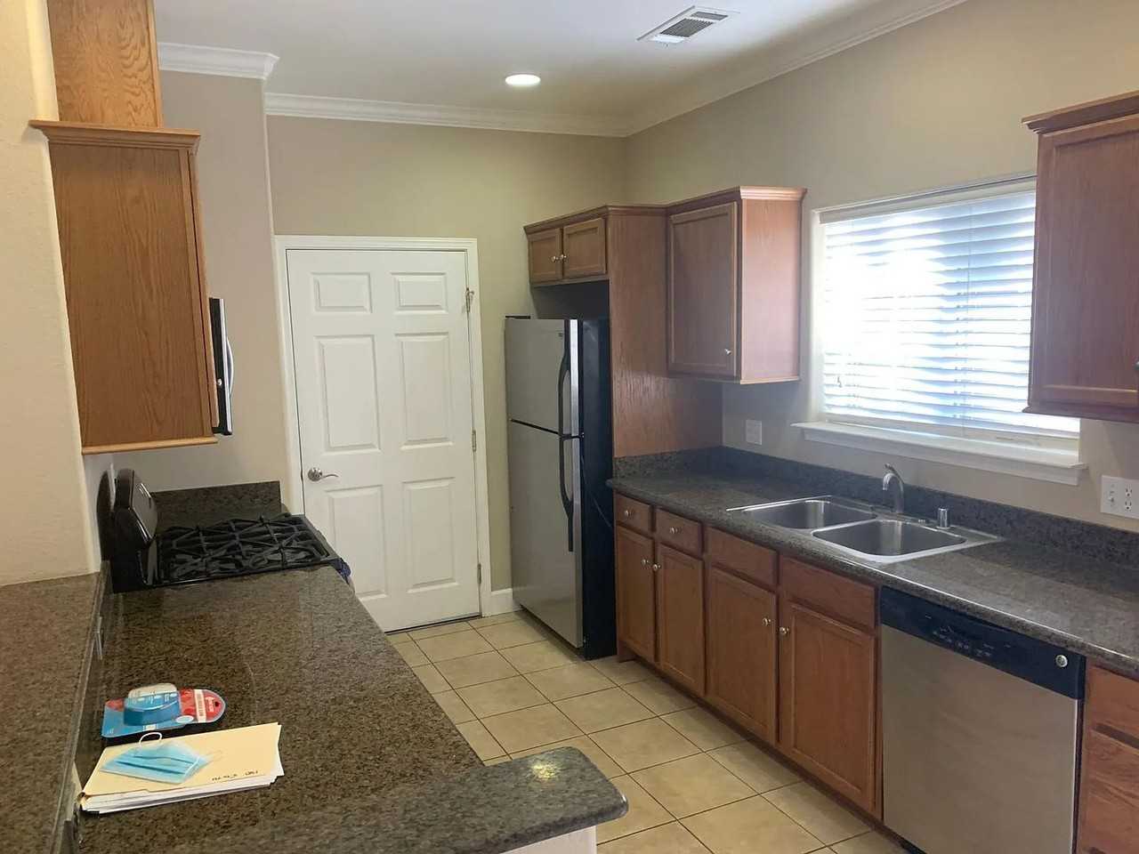 1381 Edith Cir - Photo 2 of 16