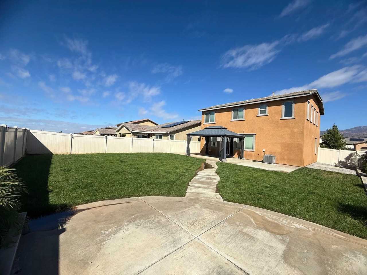 1379 Grove Land Street