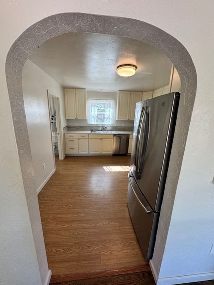 915 Lincoln St - Photo 4 of 47