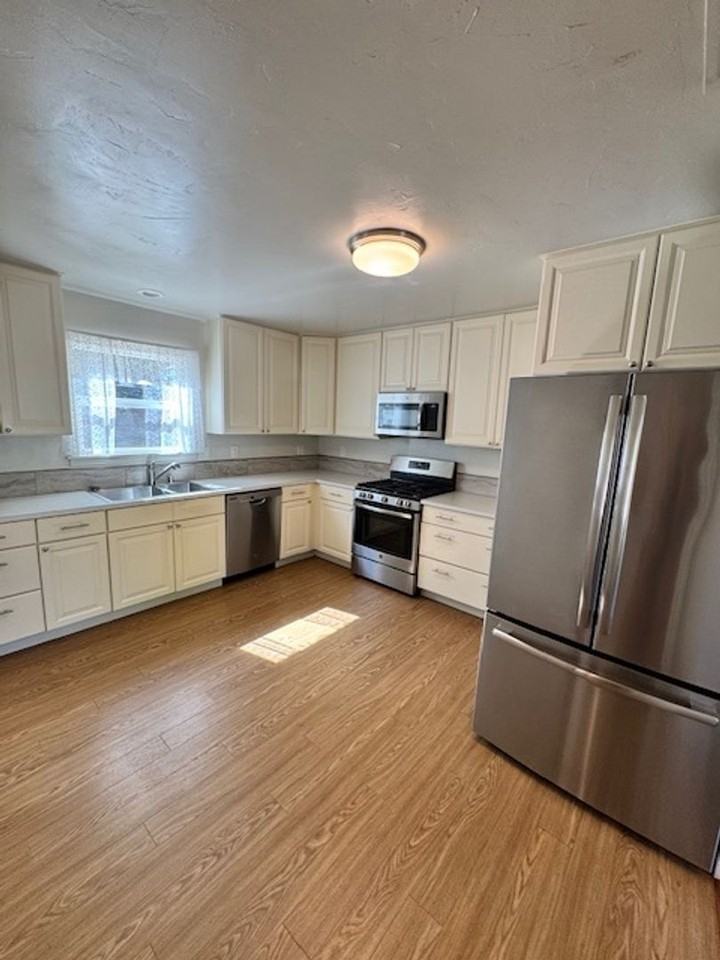 915 Lincoln St - Photo 6 of 47