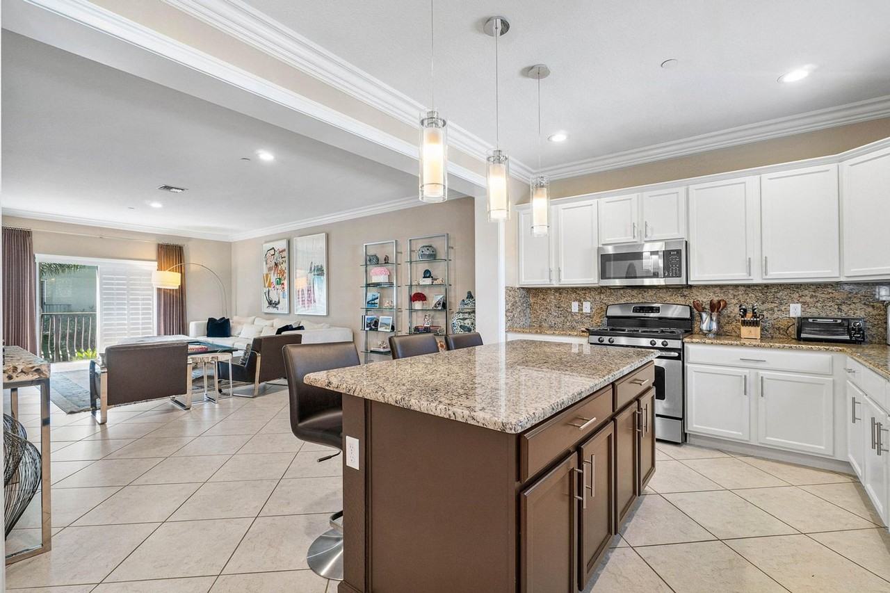 34 Northwest 7th Street - Photo 2 of 19