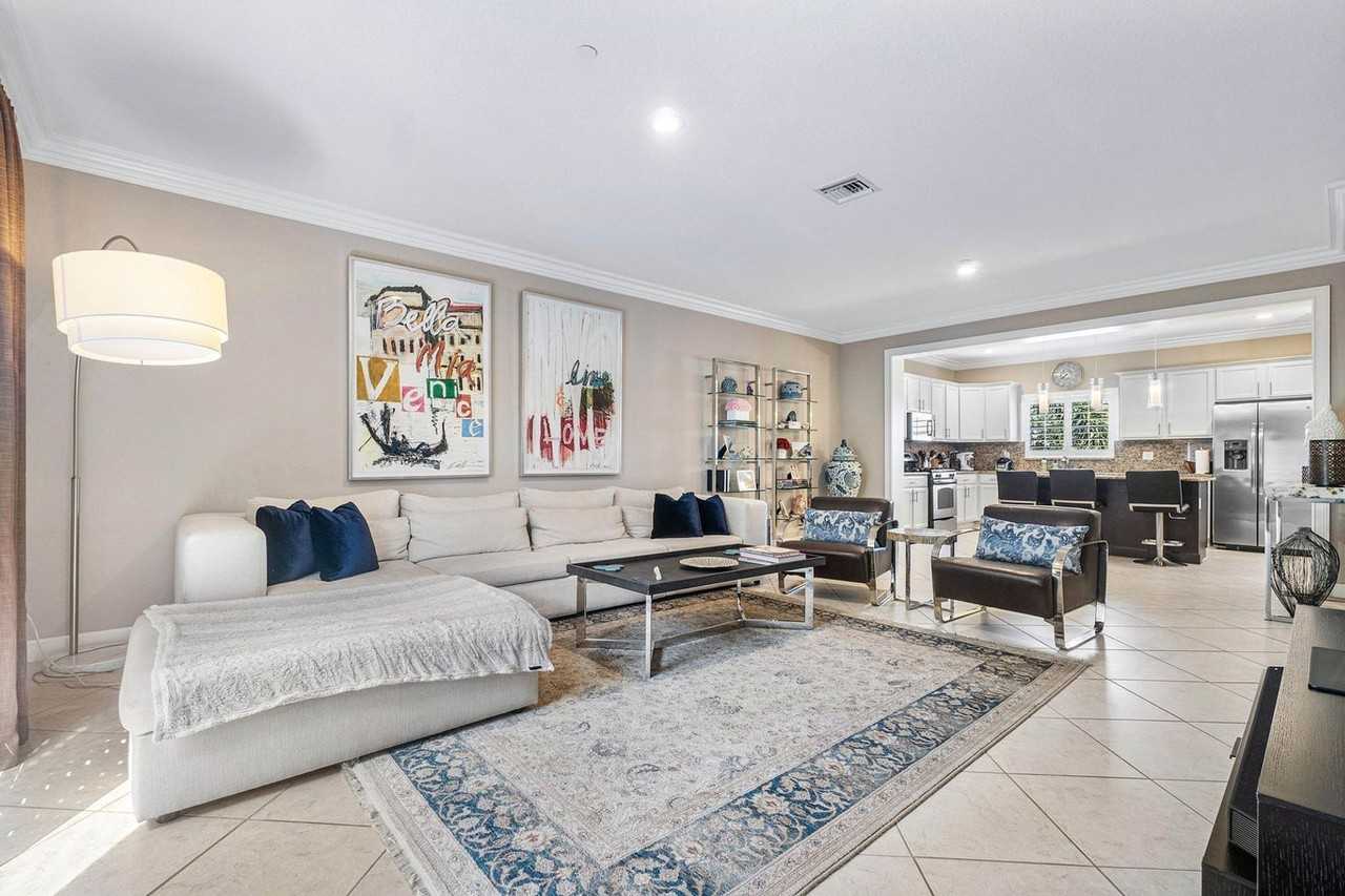 34 Northwest 7th Street - Photo 6 of 19