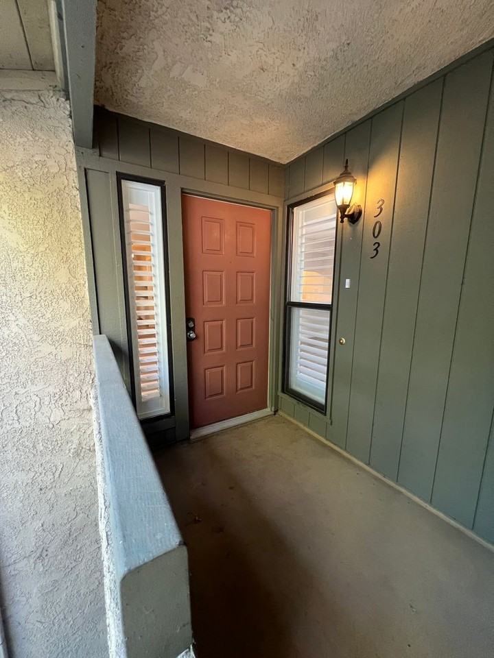 303 Oakwood St - Photo 2 of 29