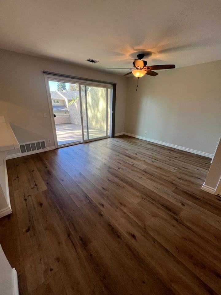 303 Oakwood St - Photo 3 of 29