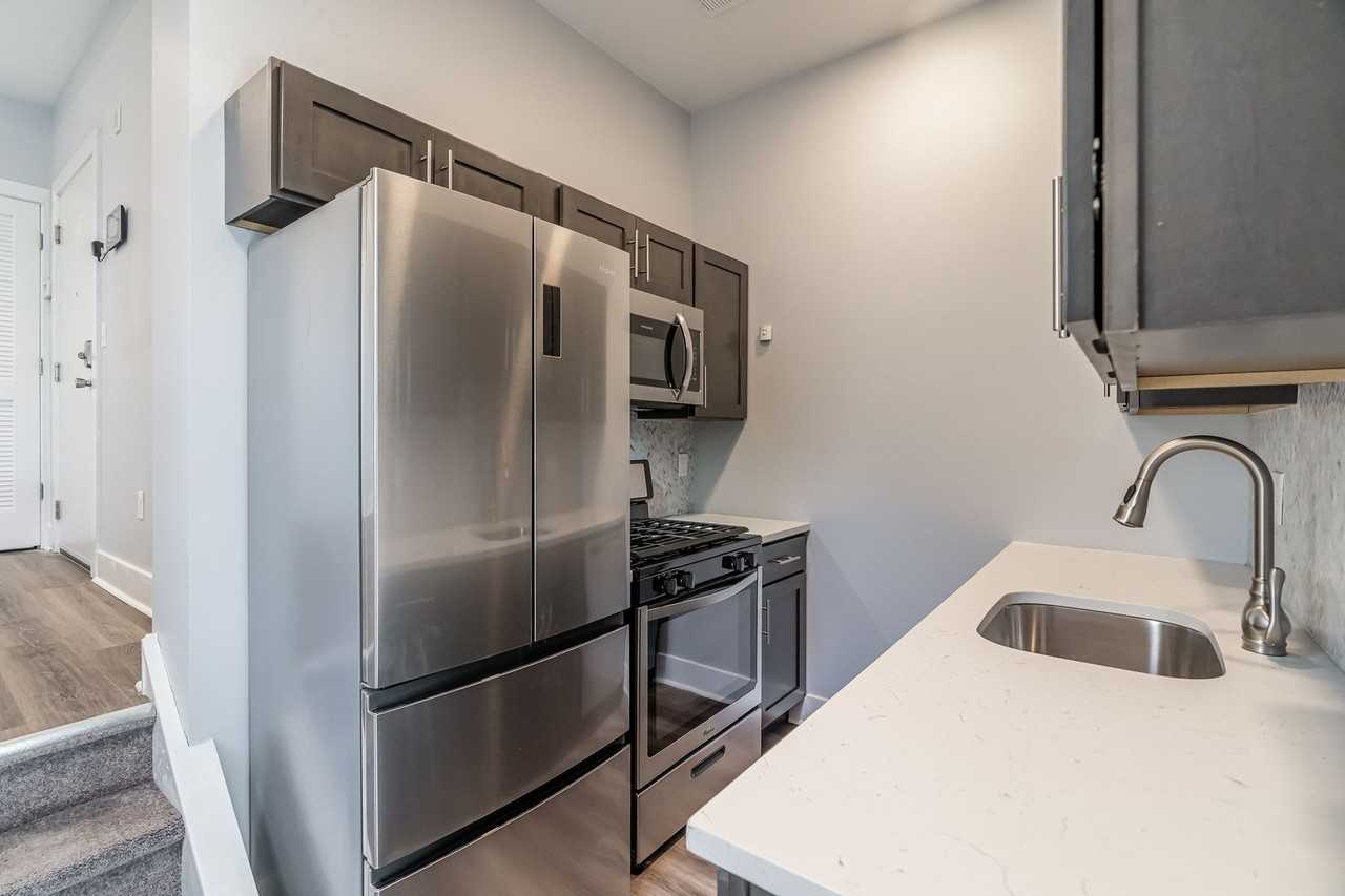 806 N 41st St - Photo 3 of 28