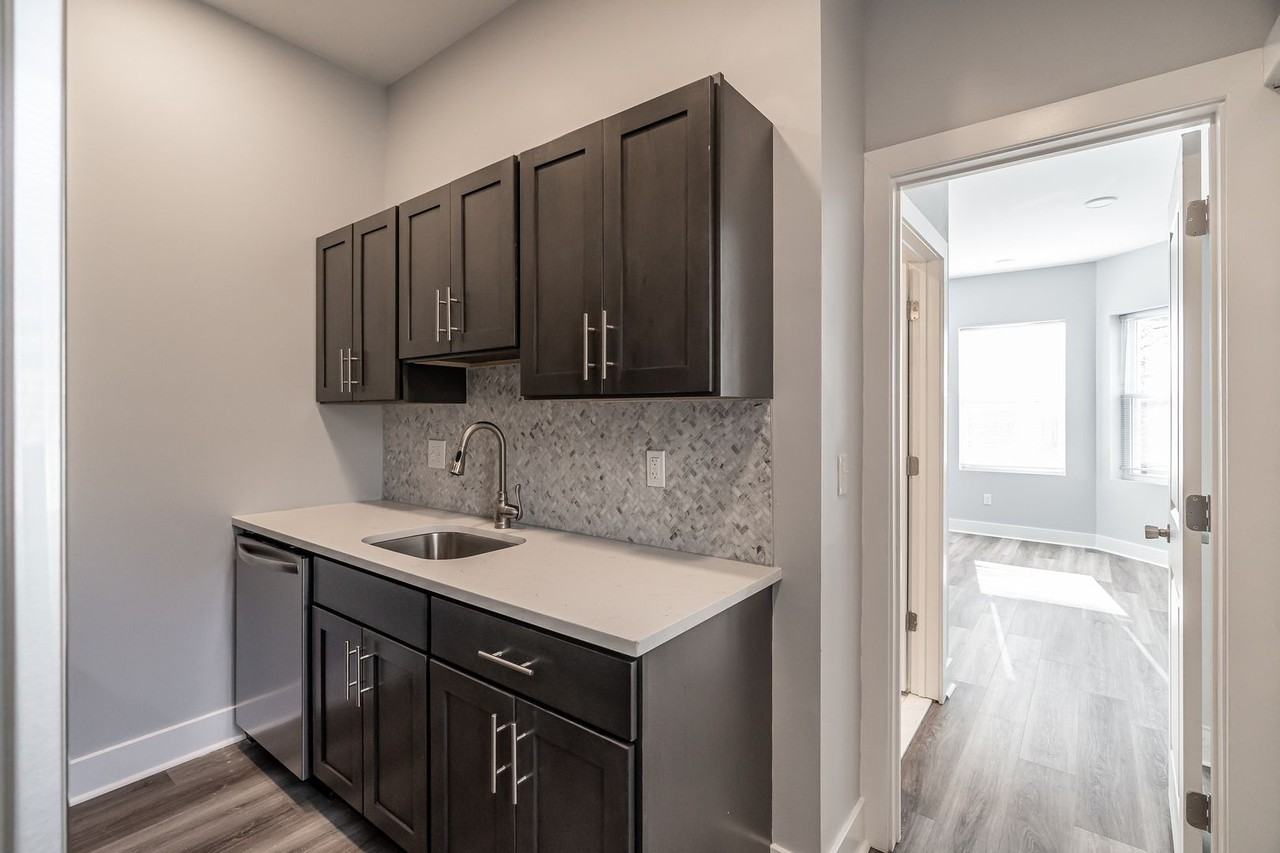 806 N 41st St - Photo 4 of 28