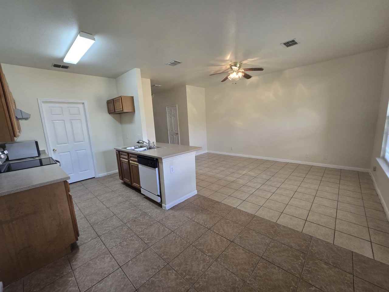 4103 St Charles Bay - Photo 4 of 21