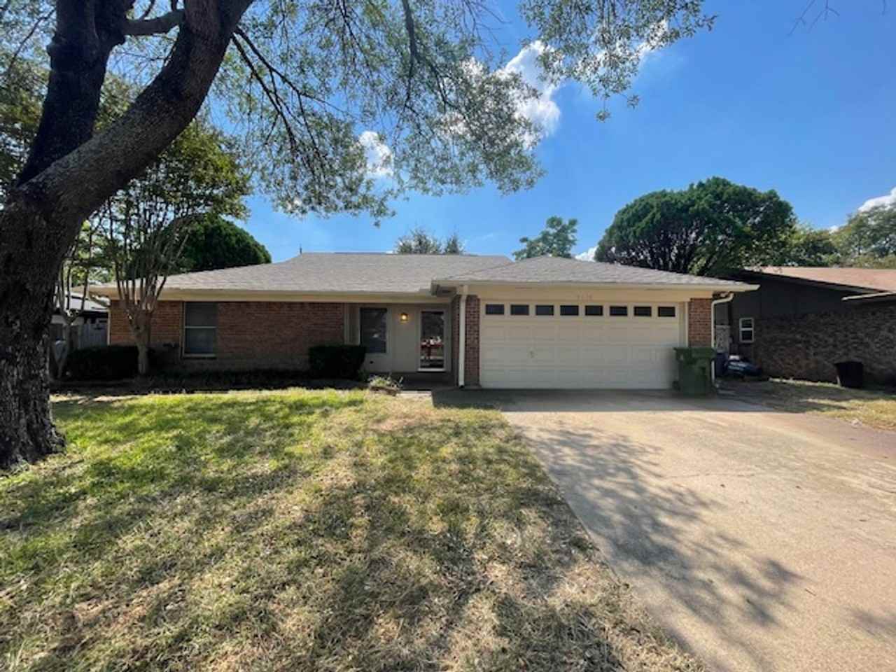 8116 Irish Dr - Photo 2 of 28