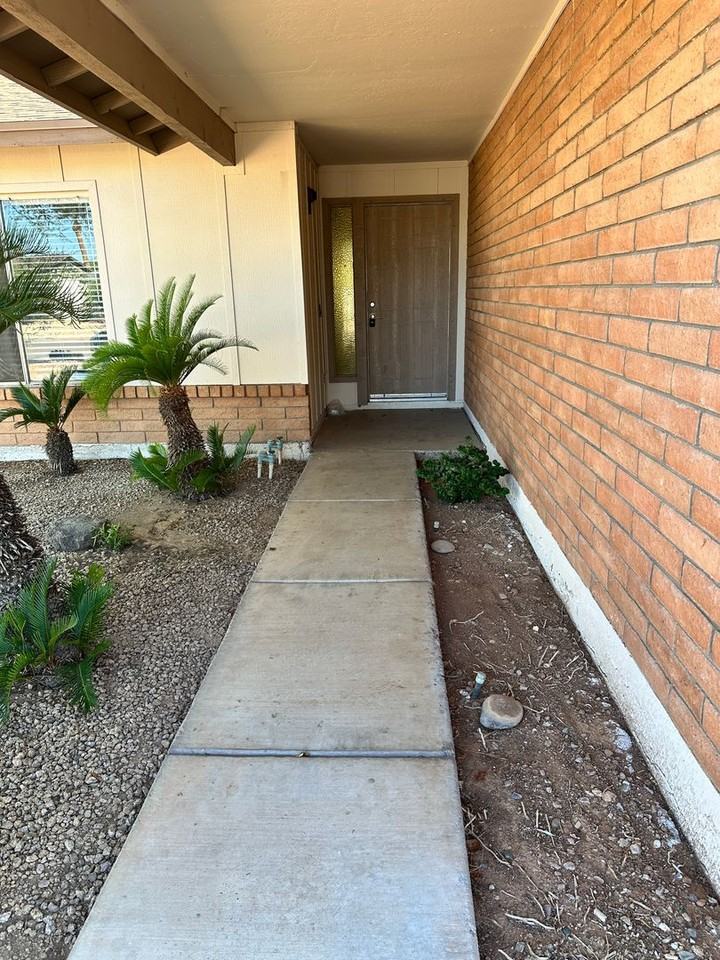 2111 N Los Altos Dr - Photo 2 of 27