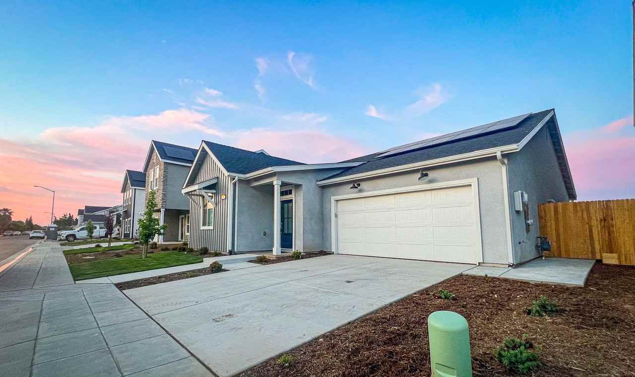 470 S Apricot Ave - Photo 2 of 40