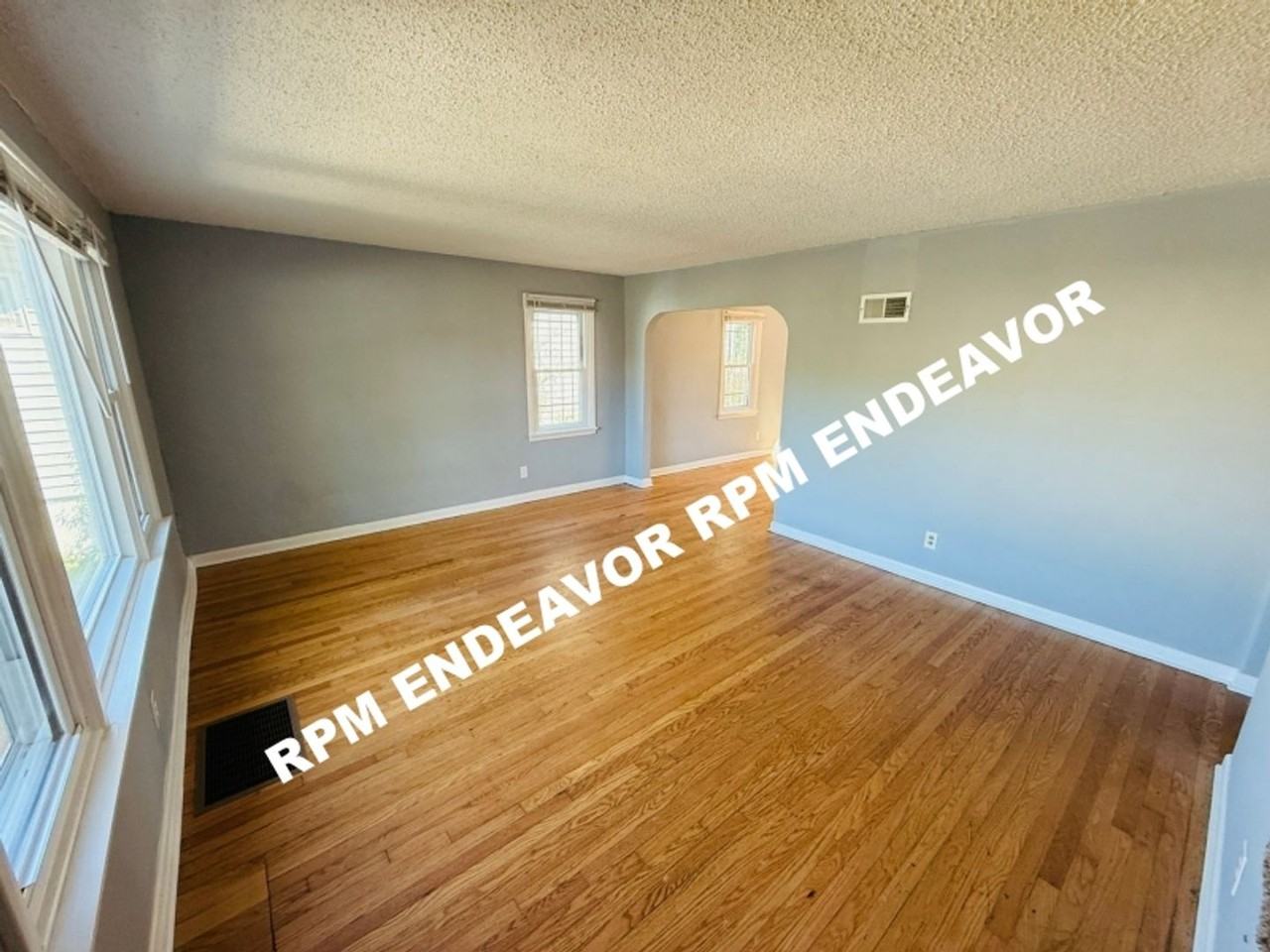 5754 Acme Ave - Photo 3 of 17