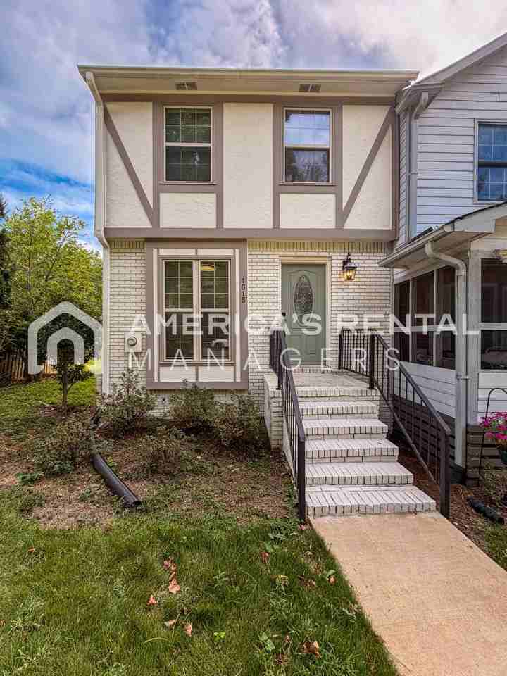 1615 Ashwood Ln - Photo 4 of 45
