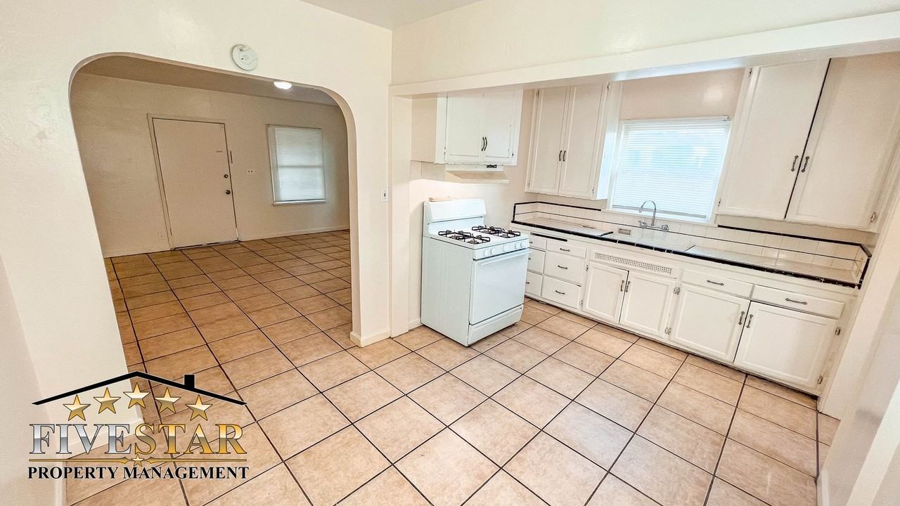 1431 Pearl St - Photo 4 of 15