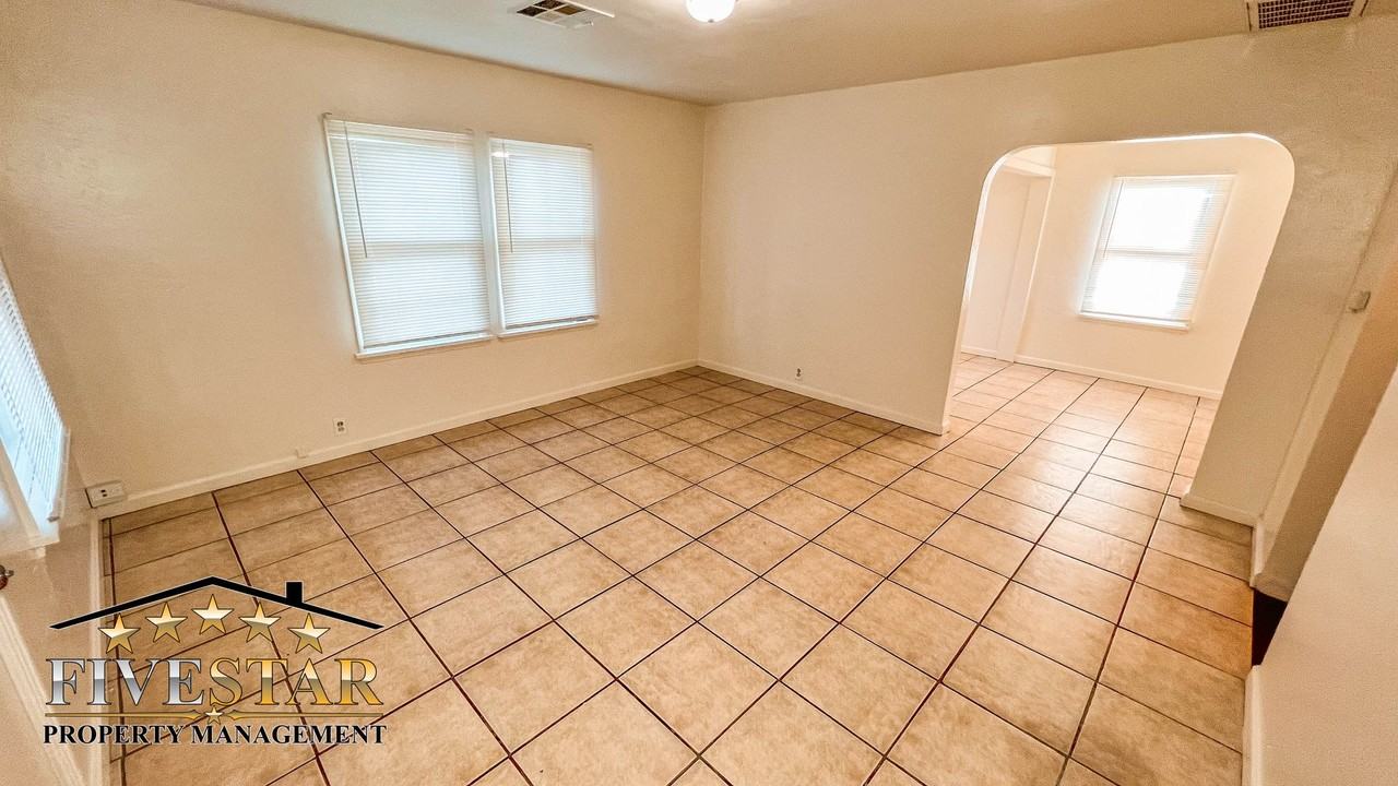 1431 Pearl St - Photo 6 of 15