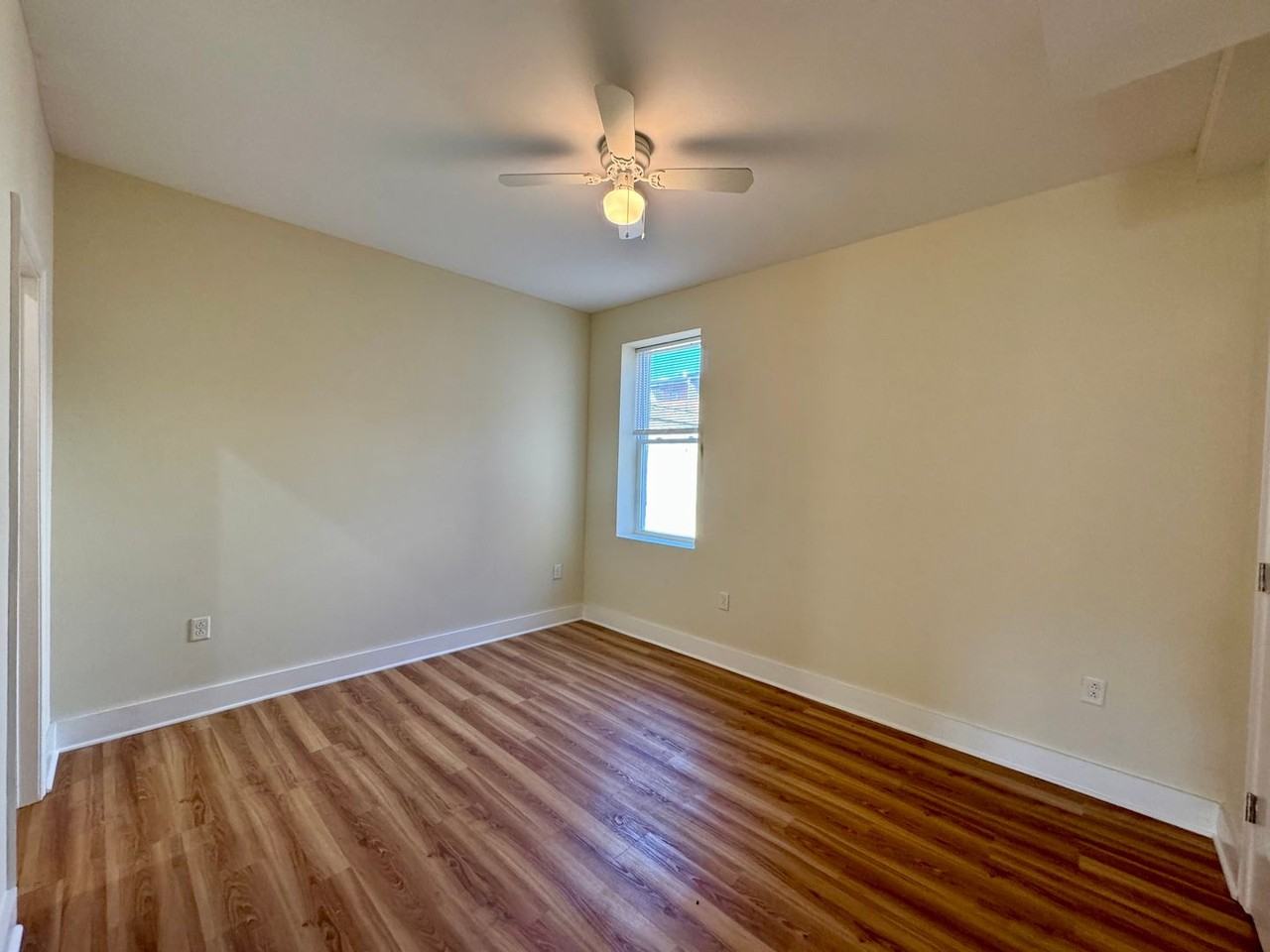 1502 W Baltimore St - Photo 4 of 18