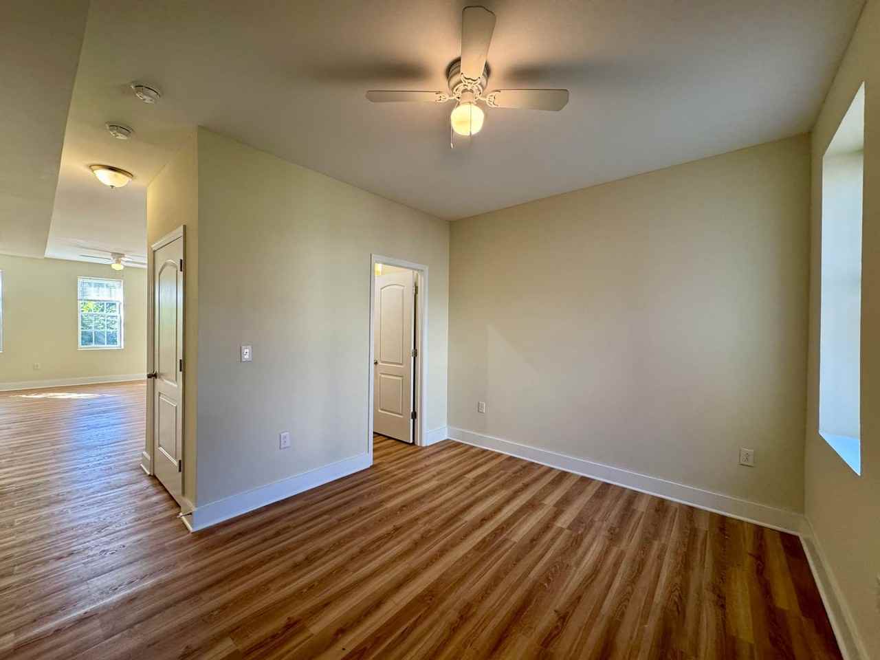 1502 W Baltimore St - Photo 5 of 18