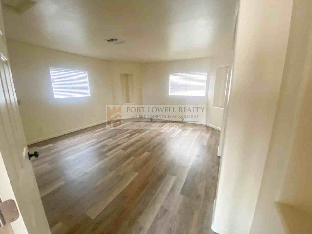 18001 N 29th Dr - Photo 5 of 13