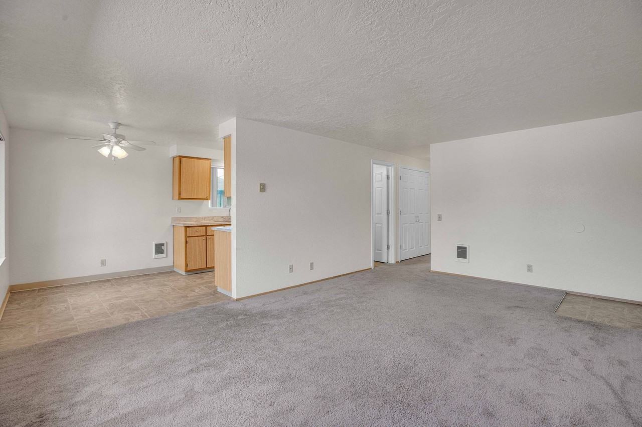 #116 CARLTON SQUARE APARTMENTS - Photo 5 of 36