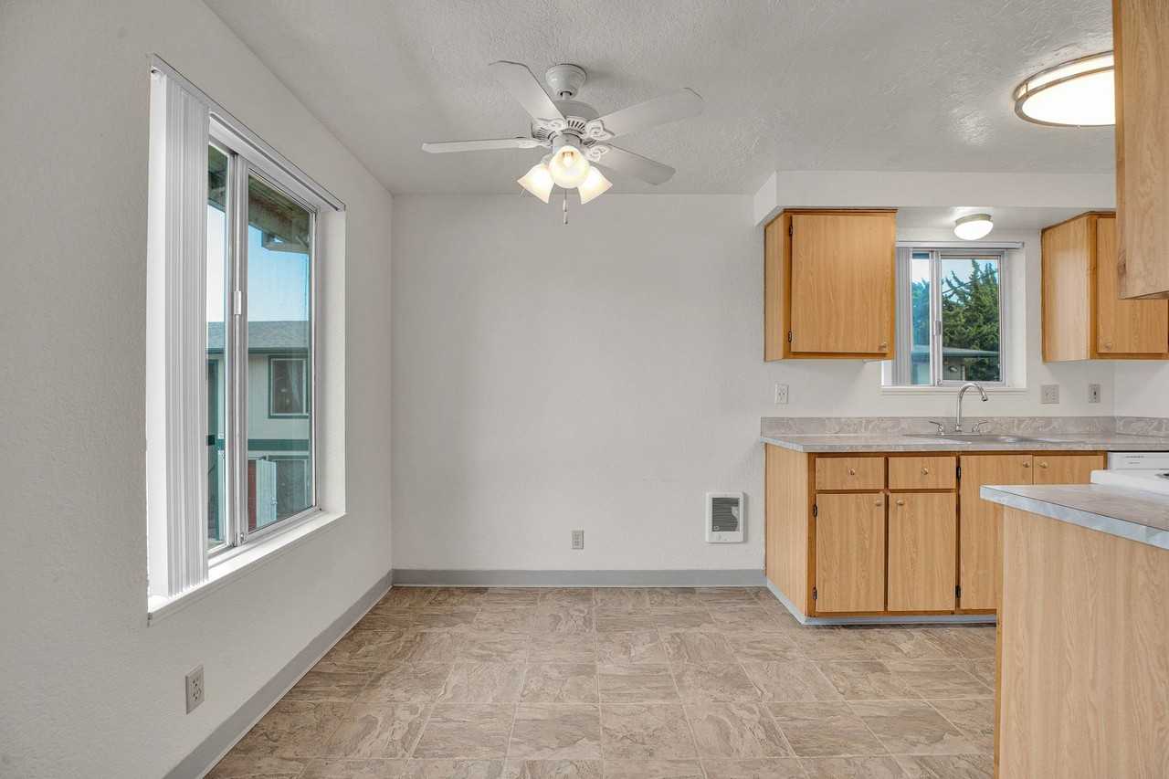 #116 CARLTON SQUARE APARTMENTS - Photo 6 of 36