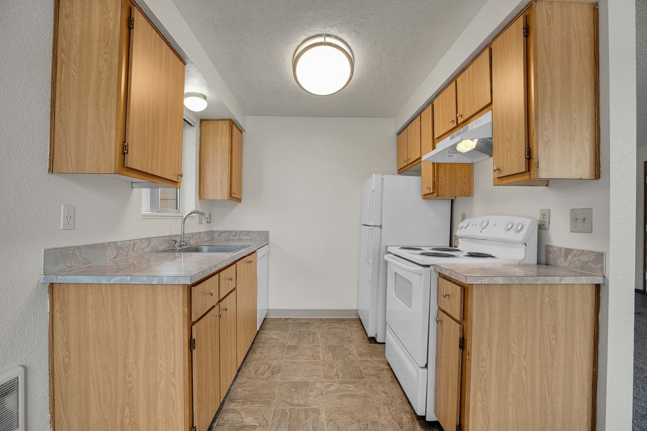 Carlton Square Apartments - Photo 6 of 15