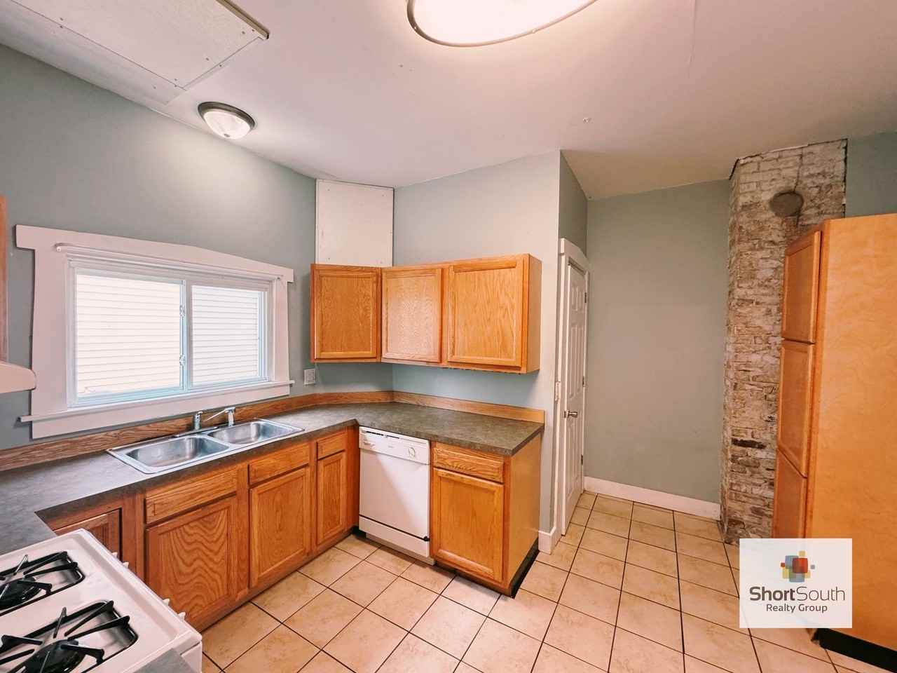 1122 Watson St Sw - Photo 4 of 16