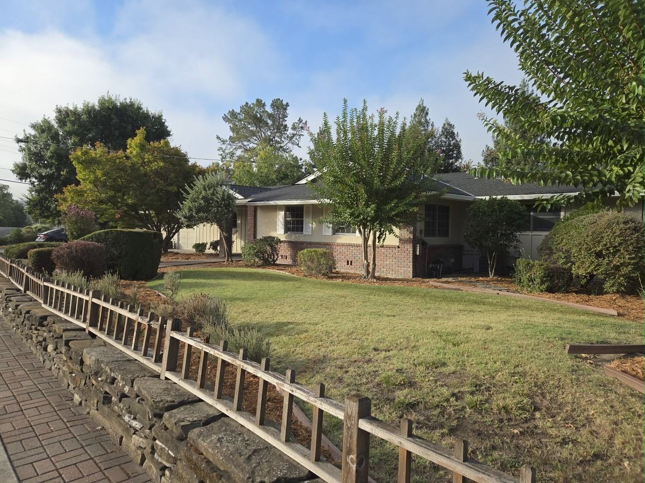 2994 Roundhill Rd - Photo 2 of 17