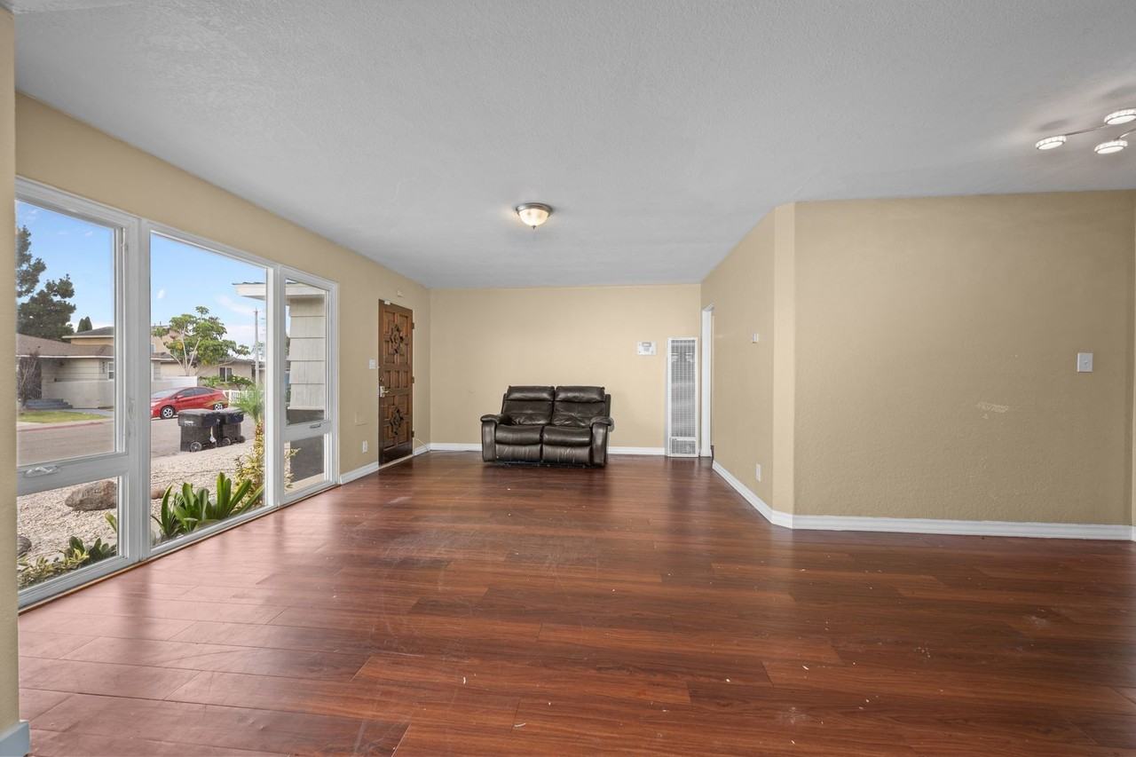 6233 Dorothy Dr - Photo 3 of 32