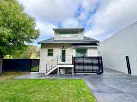 featured image of 3552 Ne Sandy Blvd