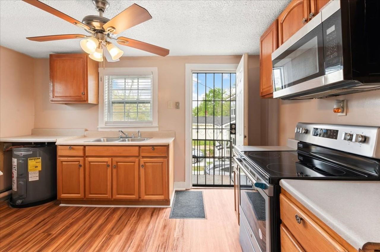 1514 1/2 Augusta Ave - Photo 4 of 33