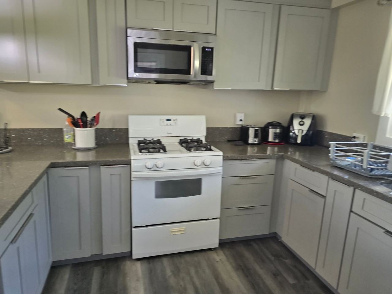 286 Auwaiolimu St - Photo 3 of 31