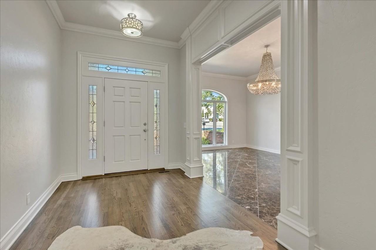 6313 Glenbrook Ct - Photo 2 of 33