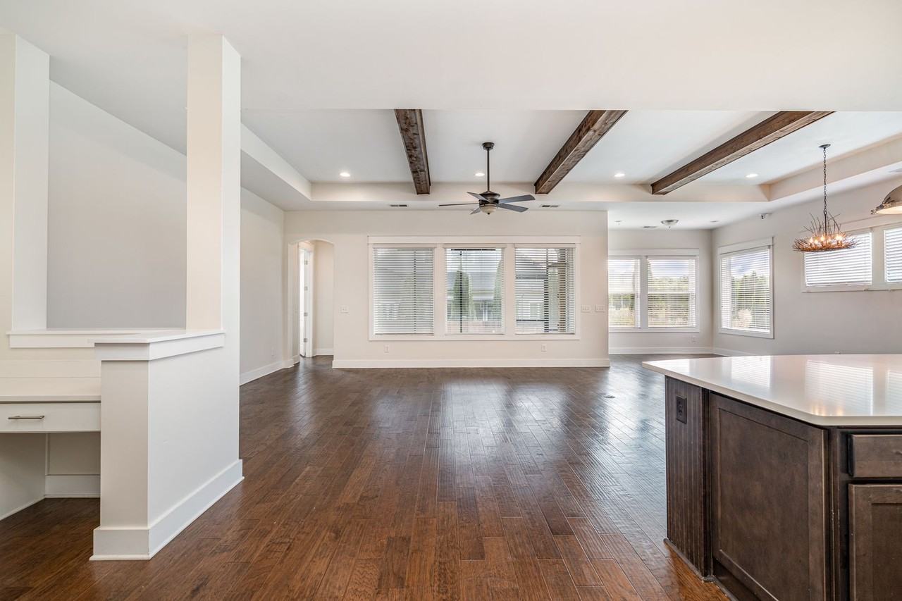 102 Misty Way - Photo 4 of 15