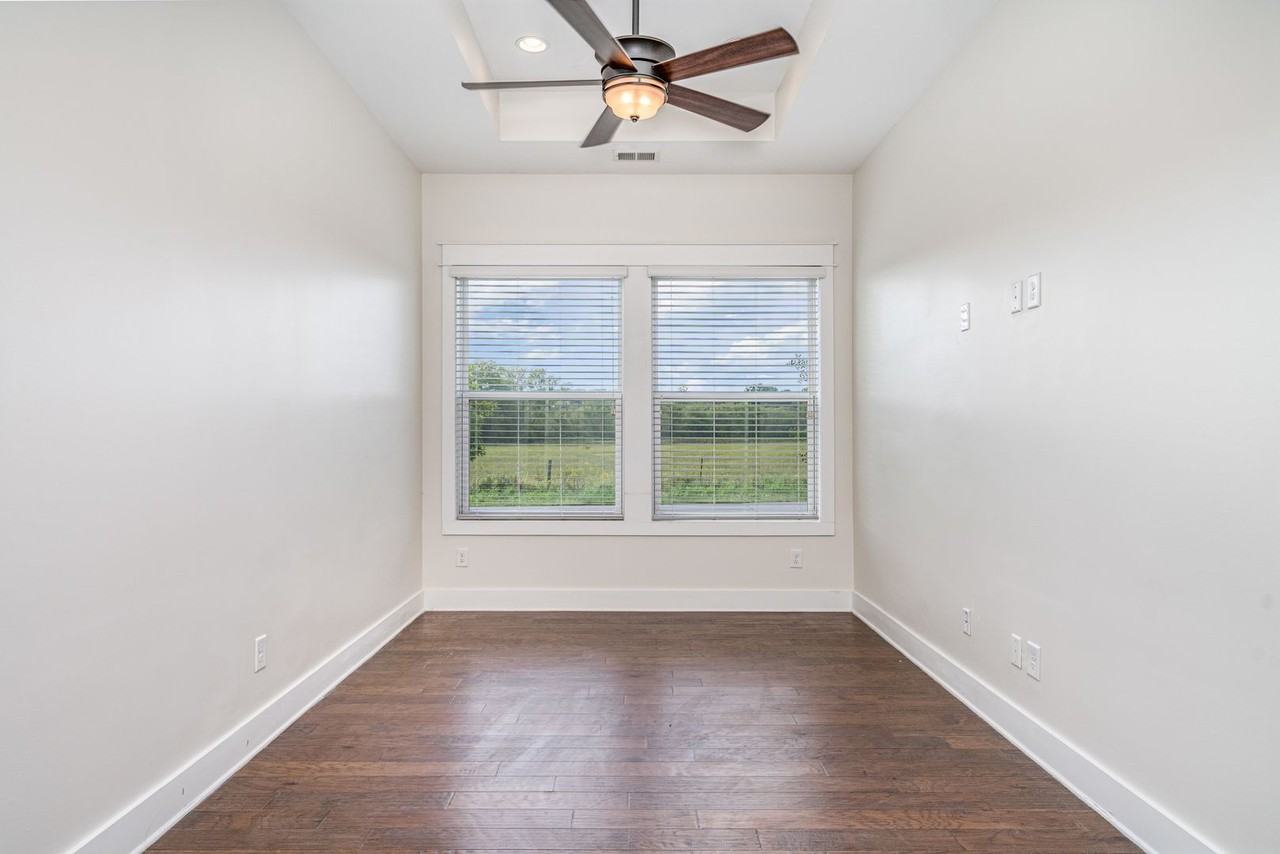 102 Misty Way - Photo 6 of 15