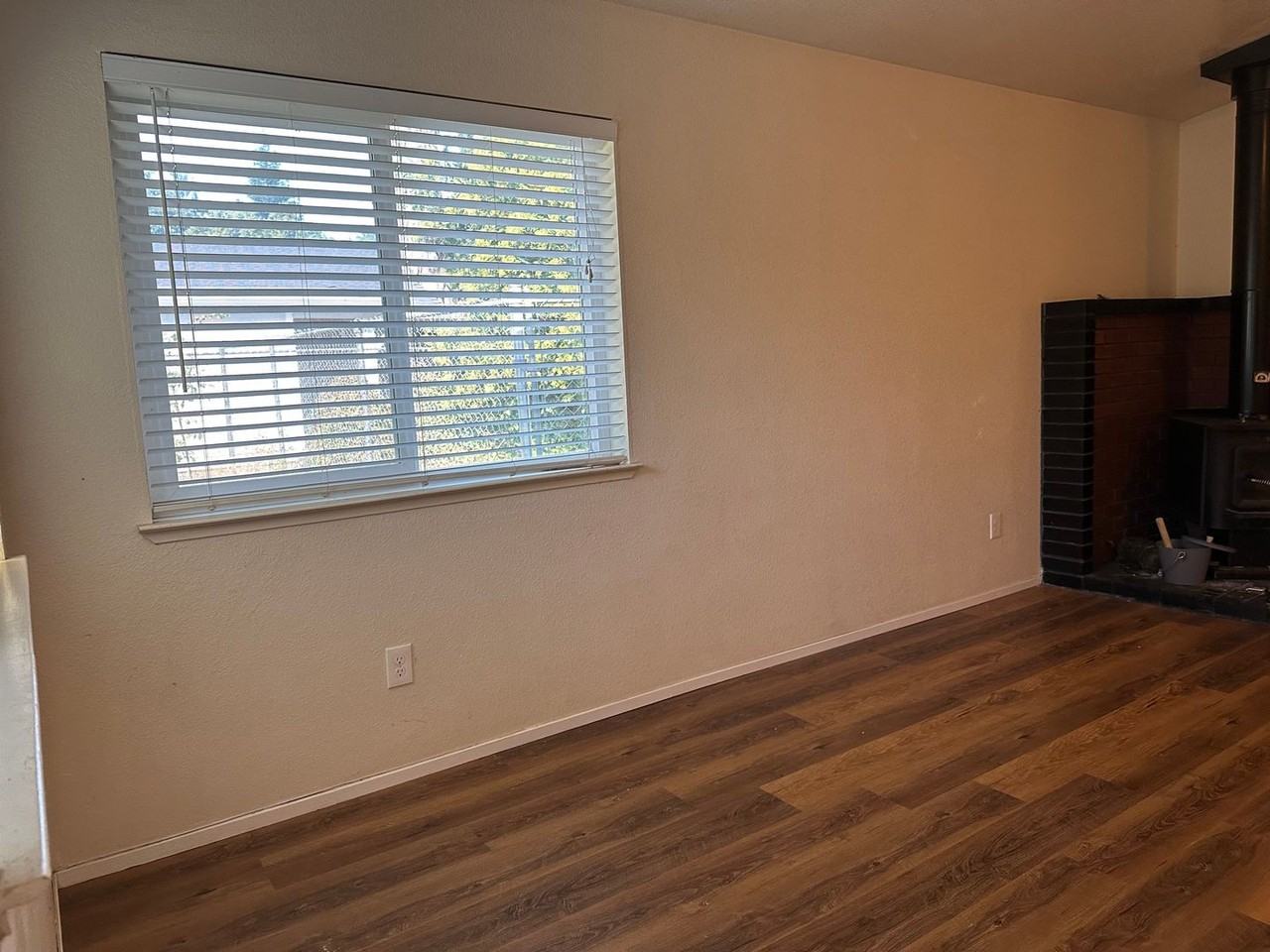 35 Rose Ln - Photo 3 of 16