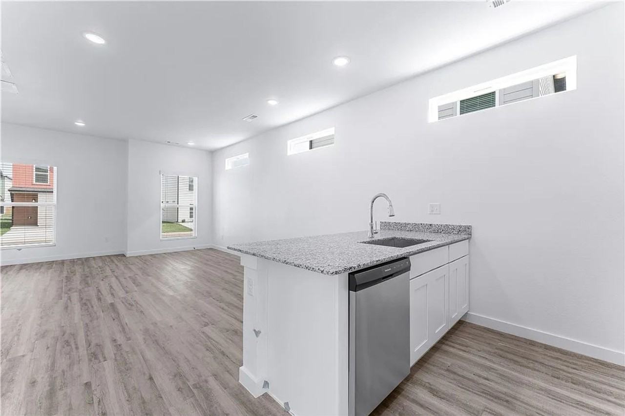 1051 Indiana Ave - Photo 3 of 25