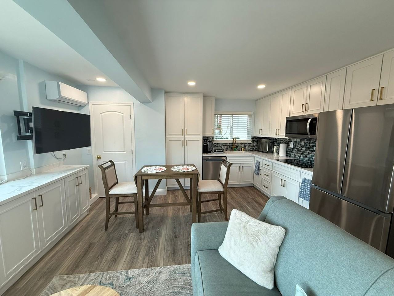 108A Erna Way - Photo 4 of 18