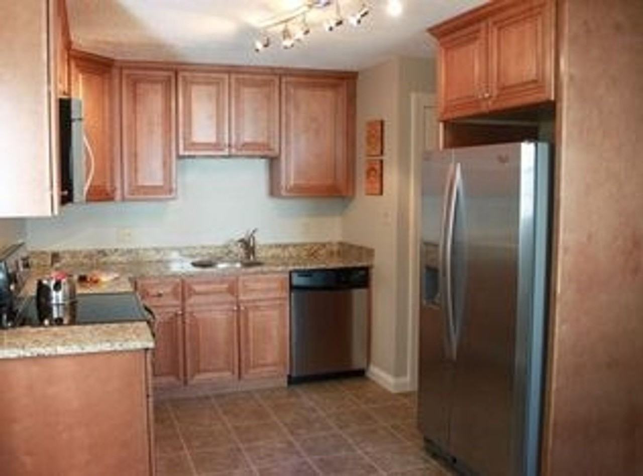 170 Roysan St - Photo 2 of 10