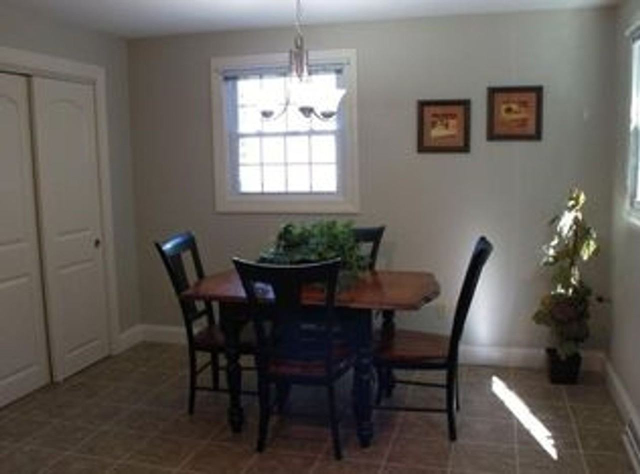 170 Roysan St - Photo 3 of 10