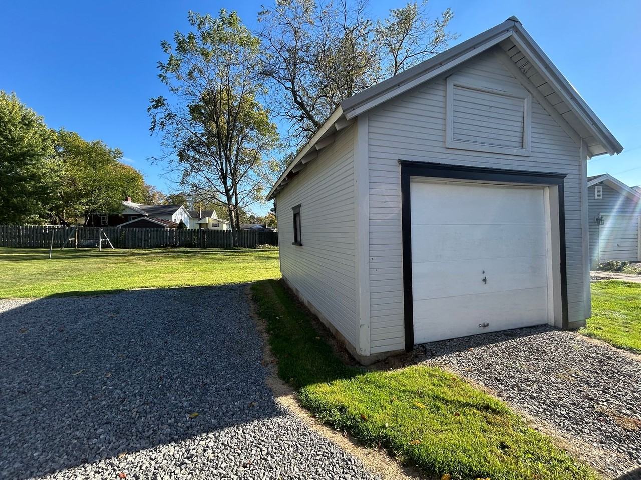 704 S Center St - Photo 3 of 16