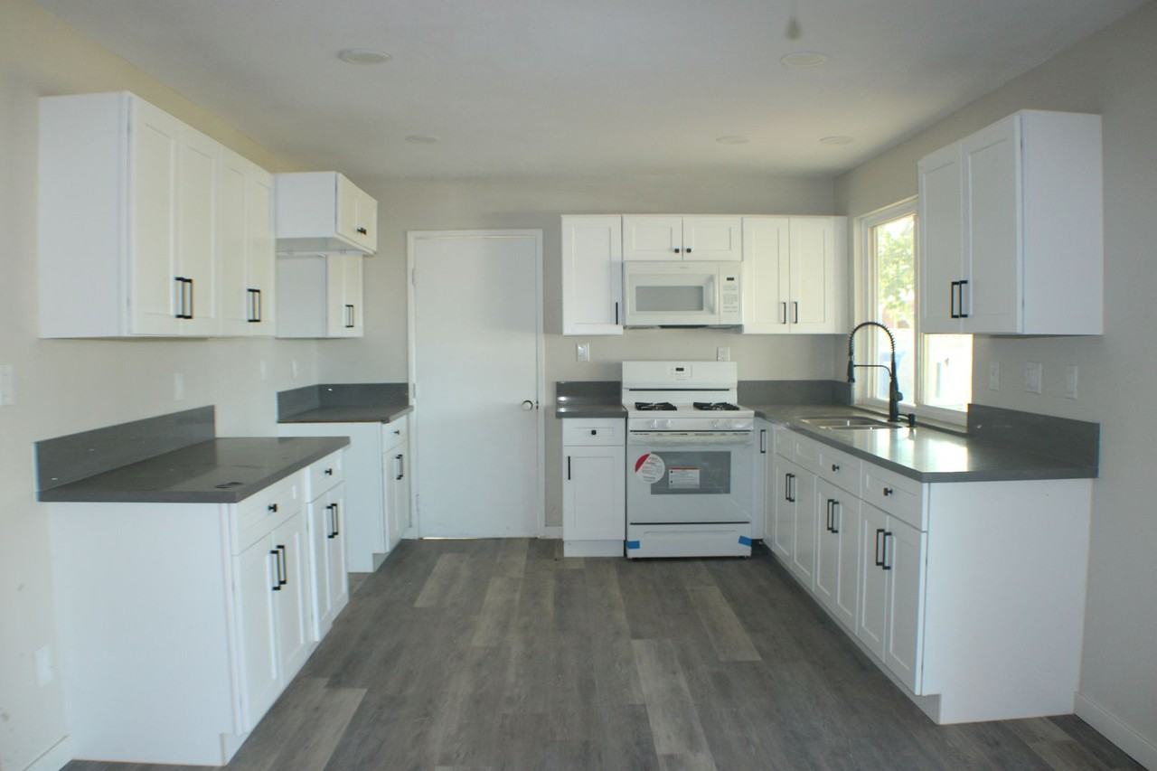 21241 79th St - Photo 3 of 15