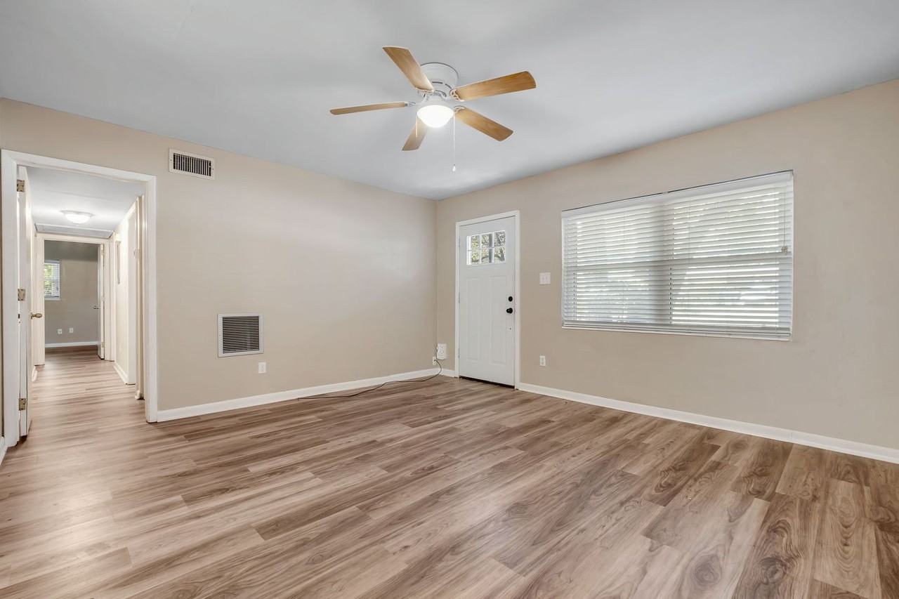 1109 Buckingham Dr - Photo 2 of 24