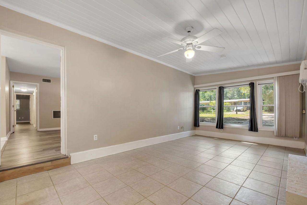 1109 Buckingham Dr - Photo 5 of 24