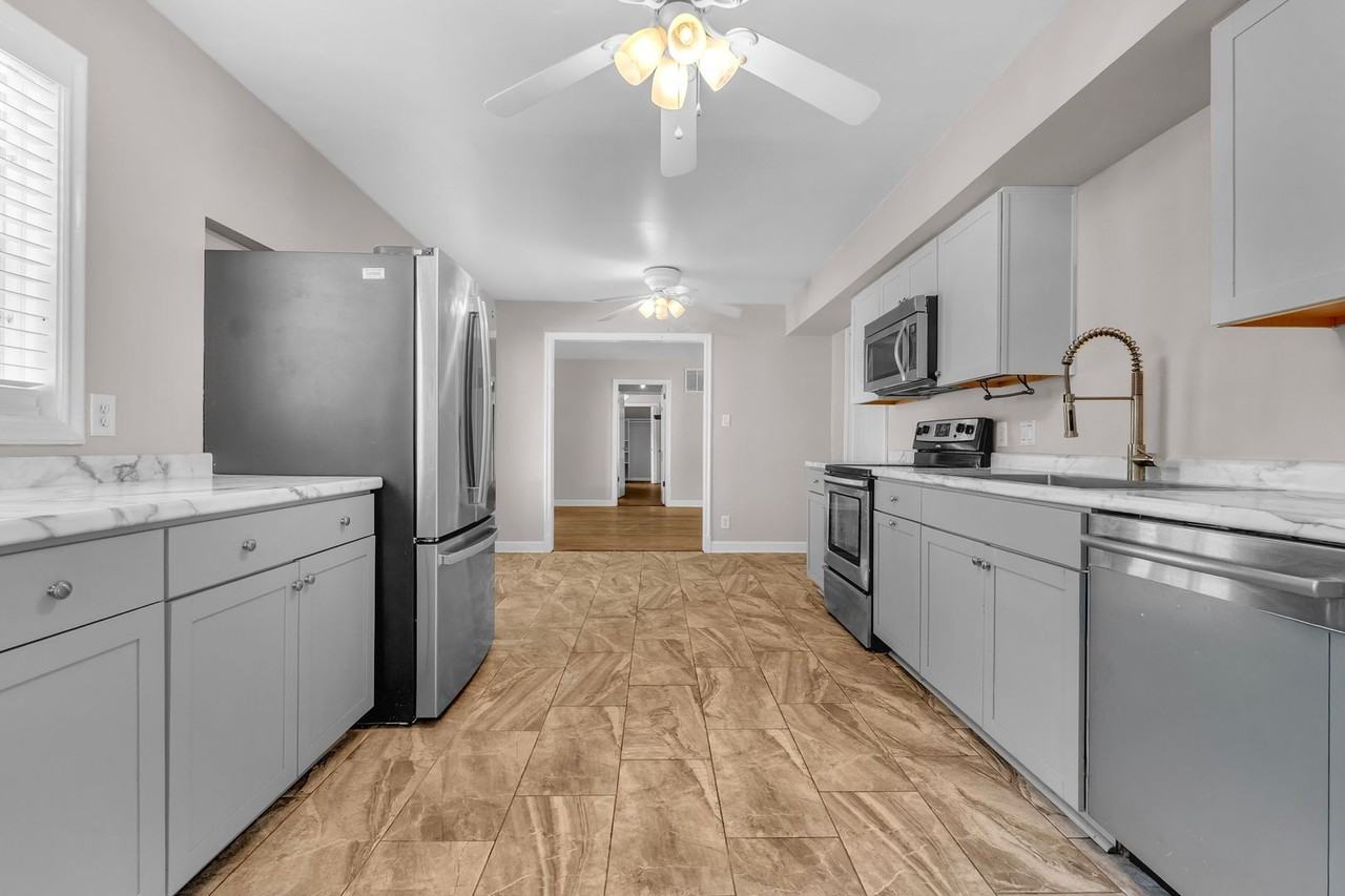 1807 Poplar Estates Pkwy - Photo 6 of 34