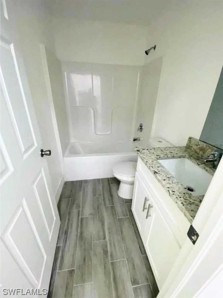 1513 Gilbert Ave S #NA - Photo 6 of 8