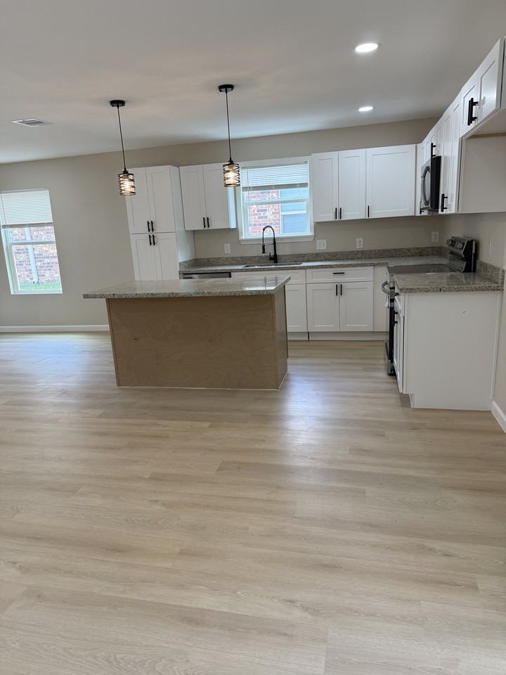 1407 W Donovan St #NA - Photo 4 of 17