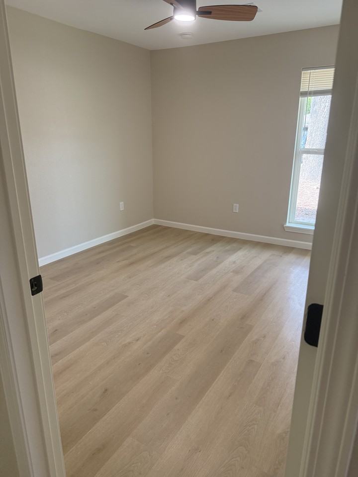 1407 W Donovan St #NA - Photo 6 of 17