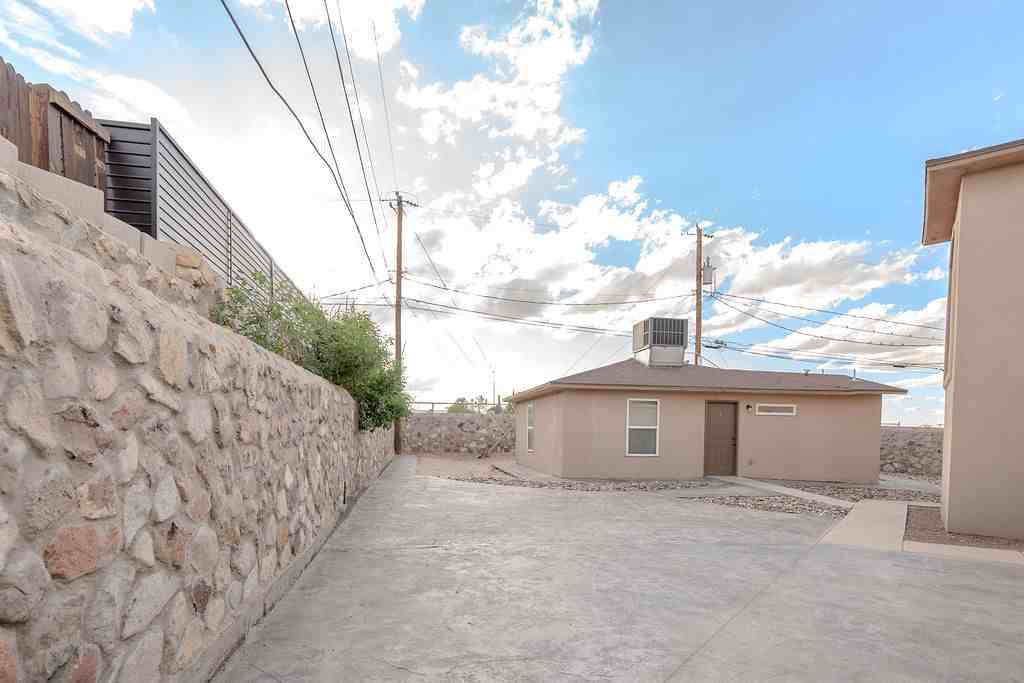 150 Encino Dr #7 - Photo 3 of 23